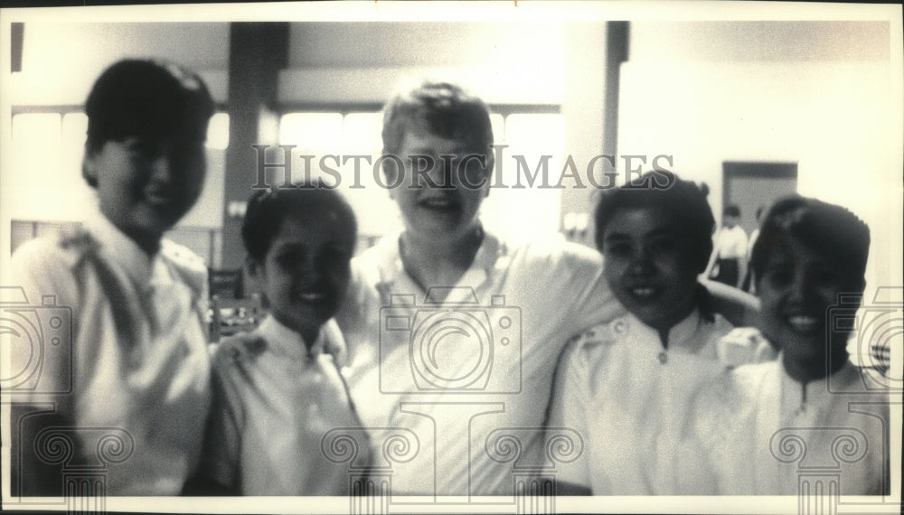 1993 Press Photo Nurse Sandi Pfaff &amp; others - mjb80990 - Historic Images