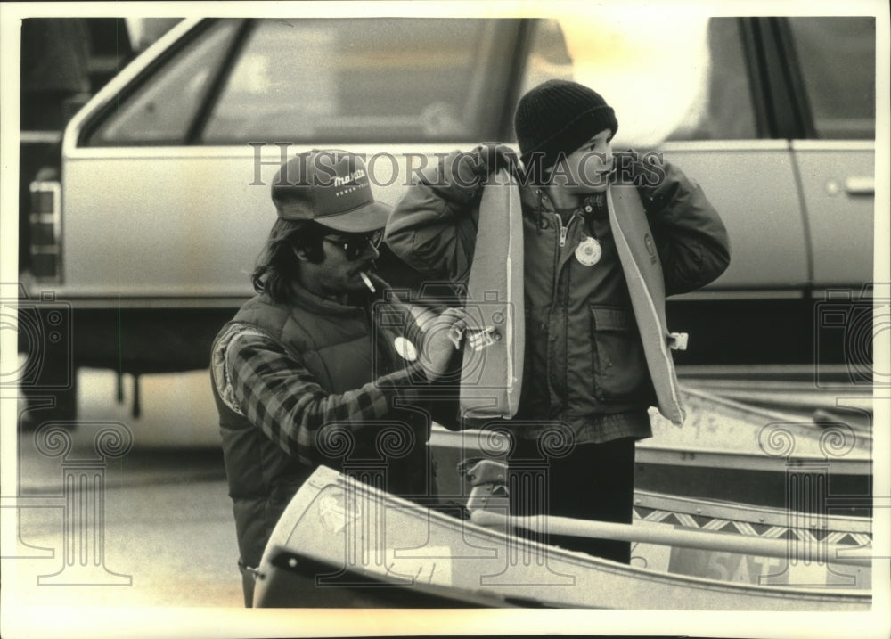 1992 Press Photo Norman and Daniel Kainz of Waukesha at Peewaukee River Run race - Historic Images