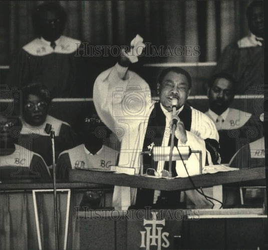 1987 Reverend Henry Robinson of Antioch Missionary Baptist Church - Historic Images