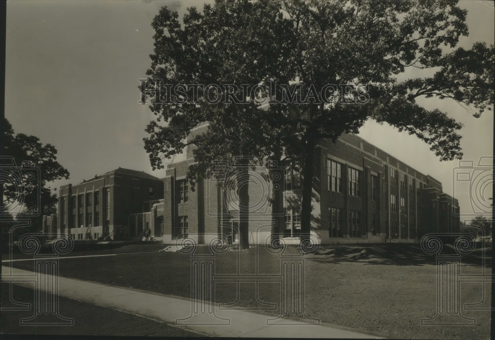 1932 Press Photo Photo of new Merrill Jr. High School in Oshkosh, Wisconsin.- Historic Images