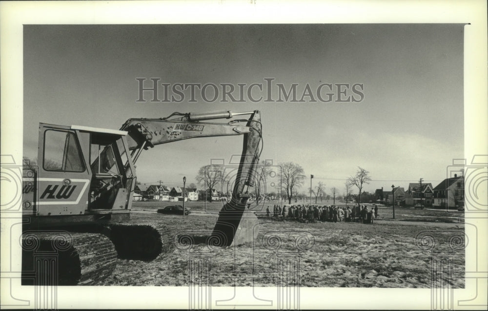 1982 Press Photo Groundbreaking at Parc Renaissance Development, Milwaukee - Historic Images