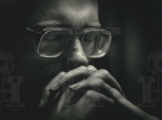 1991 Press Photo Sorensen takes time to pray at Milwaukee House of Corrections - Historic Images
