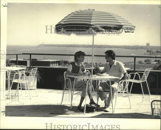 1985 Guests at the Parks East Hotel rooftop garden, Milwaukee - Historic Images