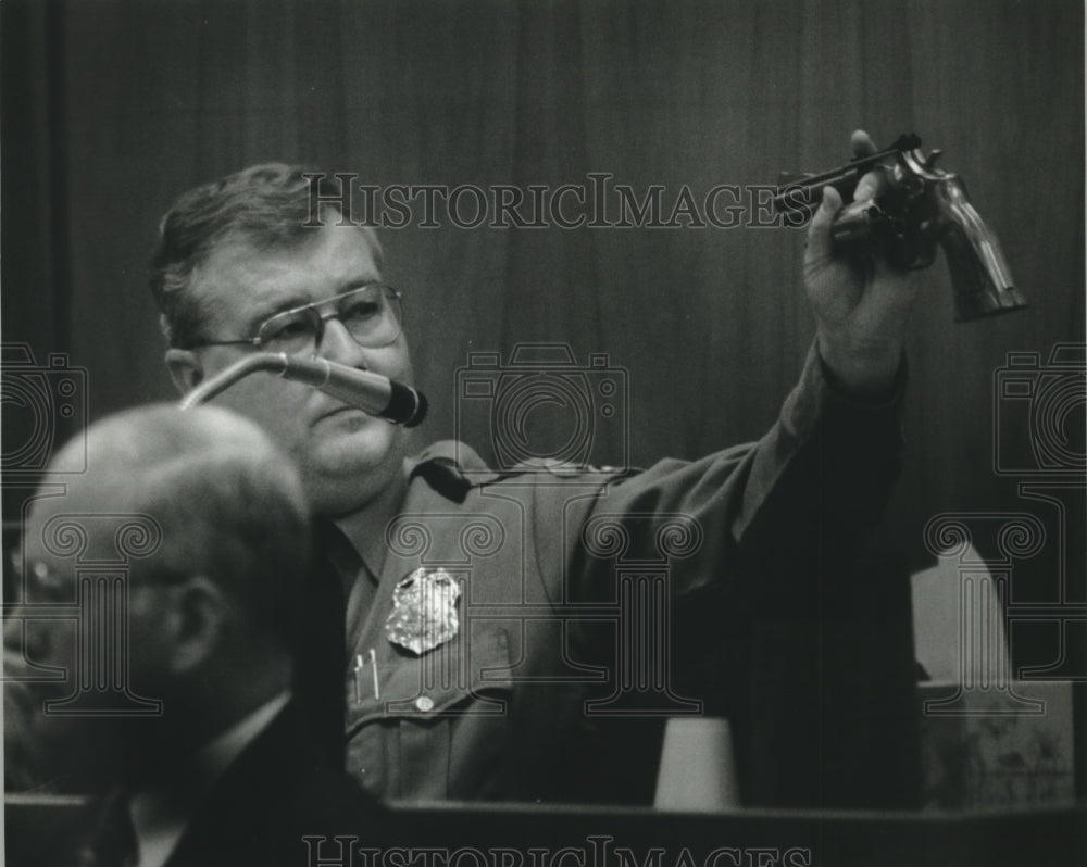 1995 Officer Thomas Fletcher holds up gun in Theodore Oswald trial-Historic Images
