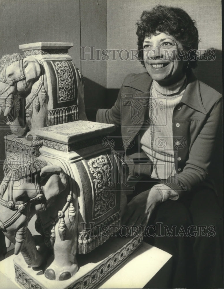 1980 Press Photo Mary Ann Pfau with Vietnamese elephant artifact - mjb81511 - Historic Images