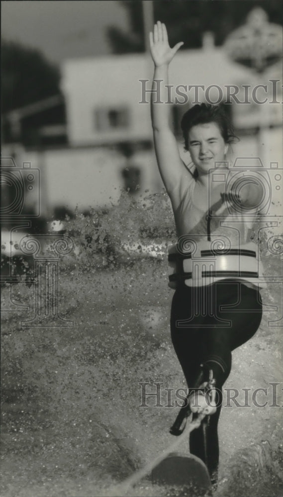 1993 Press Photo Carrie Wieser practices for water skiing shows, Pewuakee Beach - Historic Images