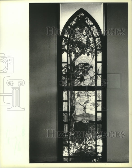 1984 Press Photo Glass artist Paul Phelps church window frame handiwork - Historic Images