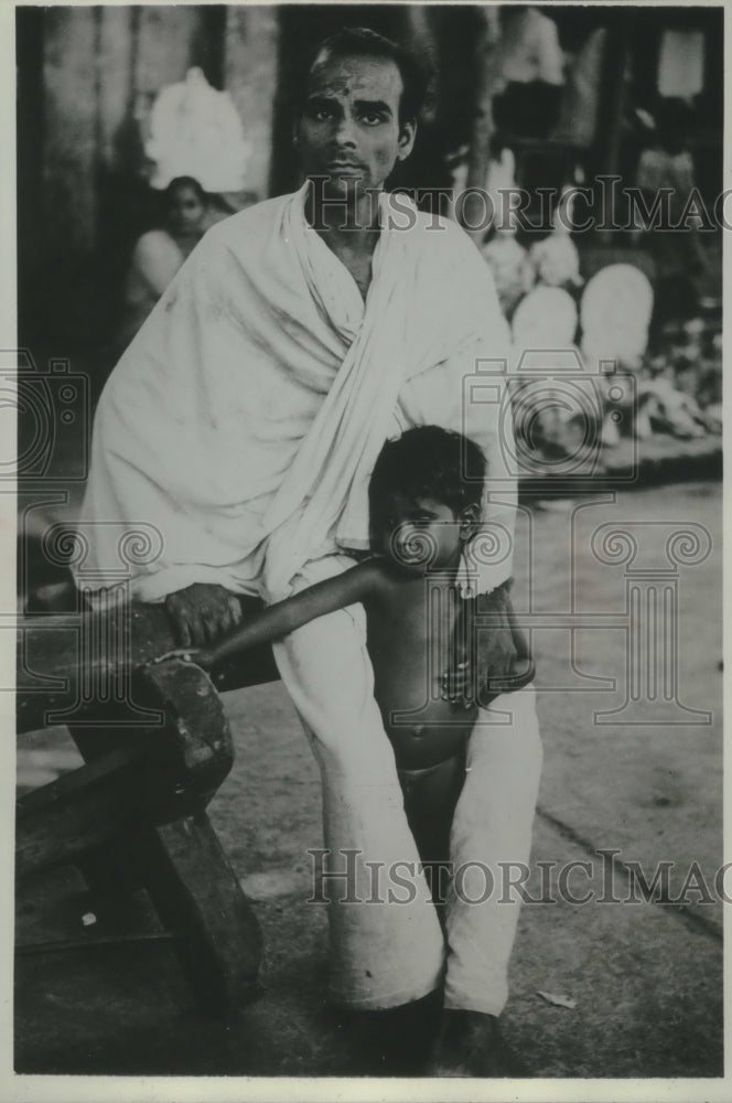 1969 Press Photo India people Father and Son in Madras - mjb81888- Historic Images