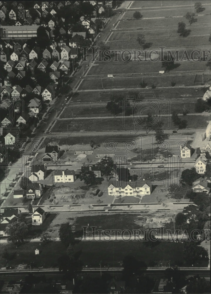 1983 Press Photo Aerial view of land for Parc Renaissance development, Milwaukee - Historic Images