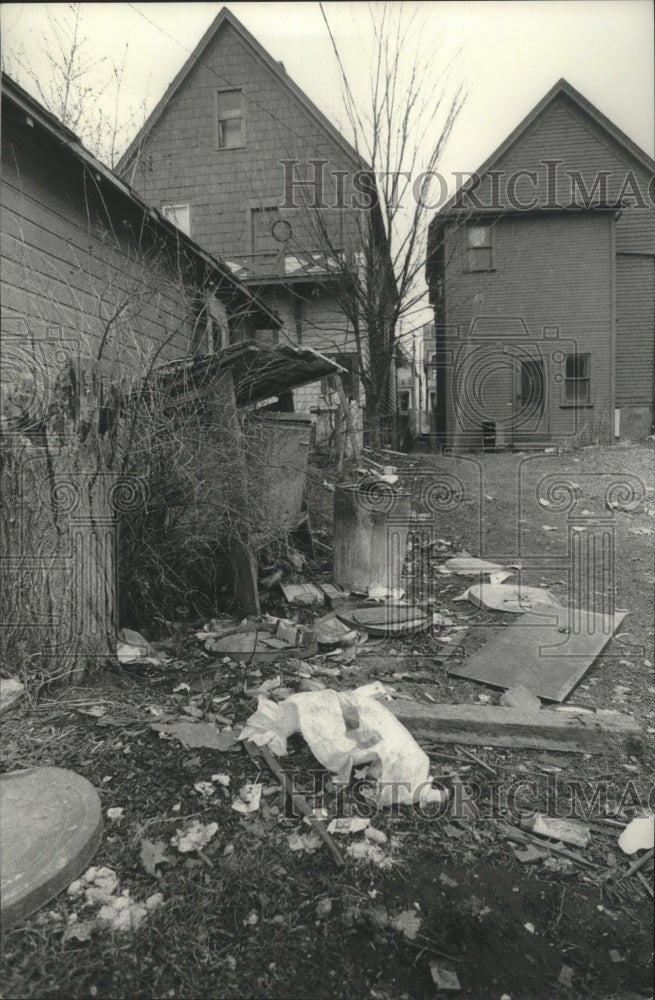 1977 Garbage Cans And Litter In Alley Of 1600 Block In Milwaukee - Historic Images