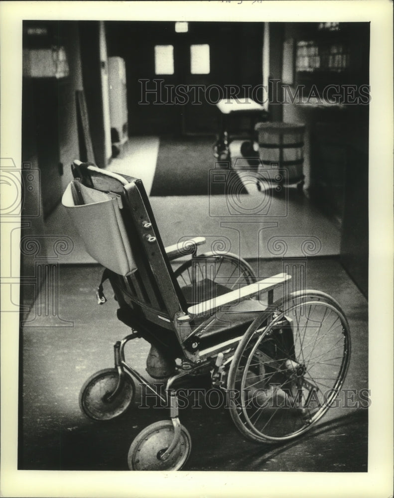 1982 Press Photo Wheelchair In A Hospital - mjb82054 - Historic Images