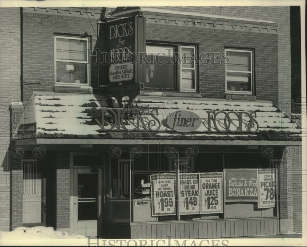 1988 Press Photo Dick&#39;s Finer Foods, only small grocery in South Milwaukee - Historic Images