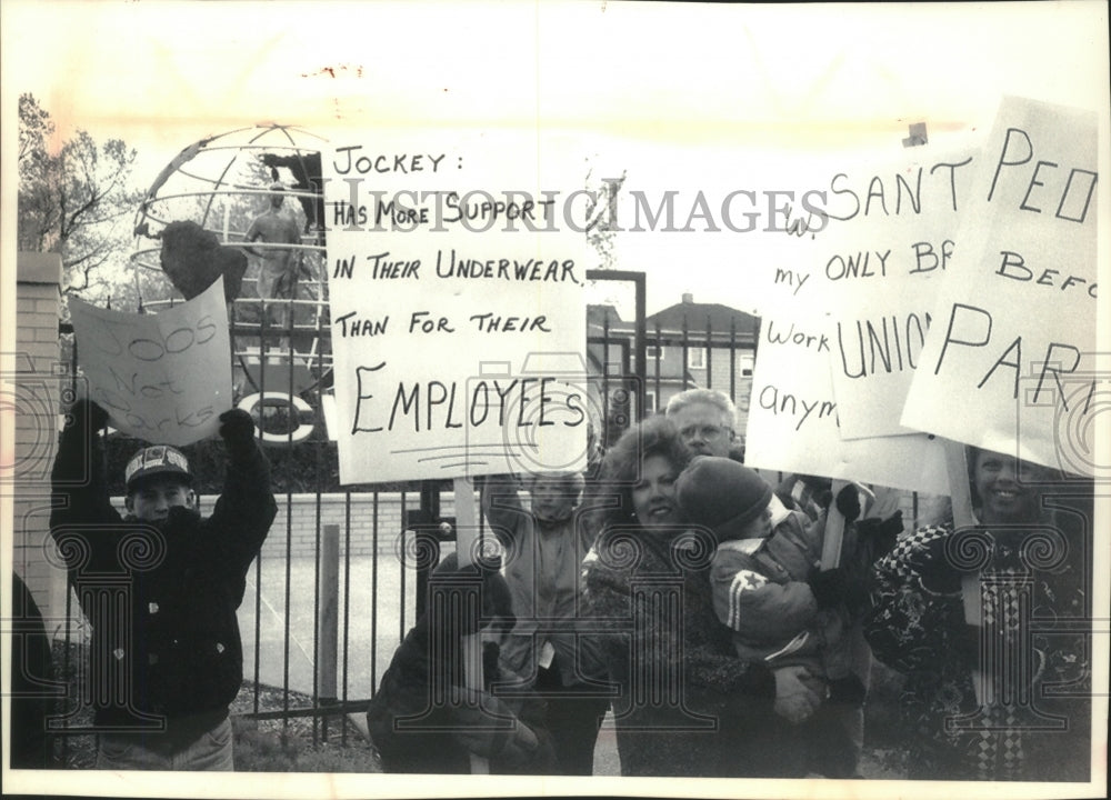 1996 Picketing over its plant closing, Jockey International, Kenosha - Historic Images