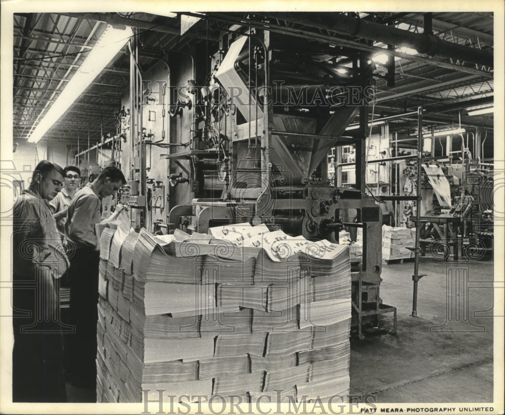 1968 Press Photo Workers near a stack of newspapers at Perry printing - Historic Images