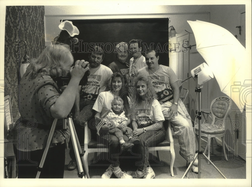 1991 Press Photo Sergeant Gary Bliesner&#39;s Family Portrait at Wauwatosa Studio - Historic Images