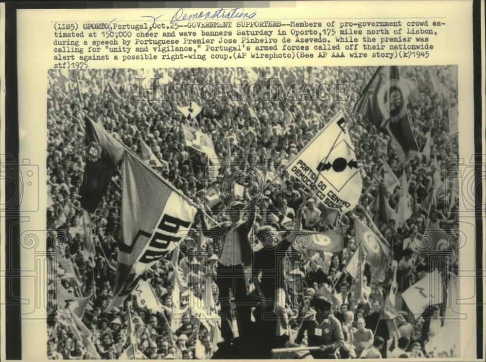 1975 Oporto Portugal Government Supporters cheer and wave banners-Historic Images