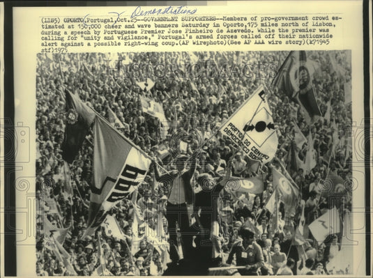 1975 Oporto Portugal Government Supporters cheer and wave banners-Historic Images