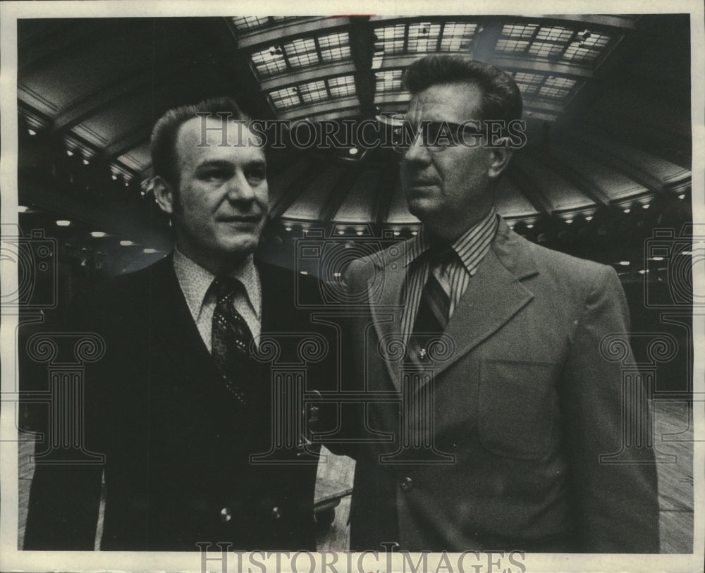 1972 Press Photo Stan Gallup Presents Man of the Year Award to Jack Pellmann - Historic Images