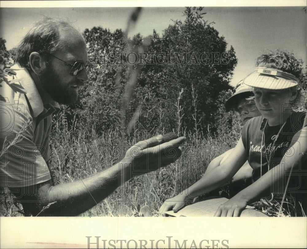 1984 Press Photo Instructor Jack Finger, Ottawa Lake Recreation Area, Wisconsin - Historic Images
