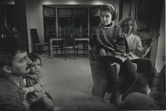 1991 Debbie Ricciardi speaks to reporter about leaving Saudi Arabia - Historic Images
