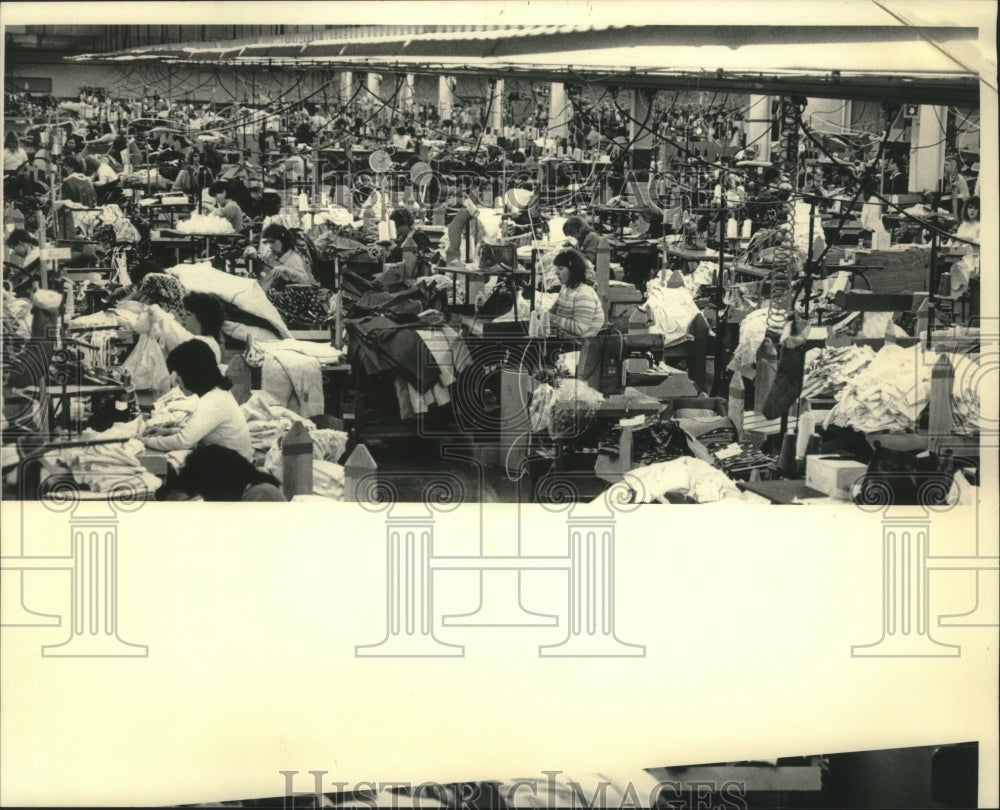 1986 Production floor at Oshkosh B&#39;Gosh, Oshkosh-Historic Images