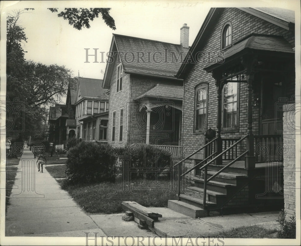 1967 Press Photo Slum housing on the 2400 block of N. 4th St. in Milwaukee - Historic Images