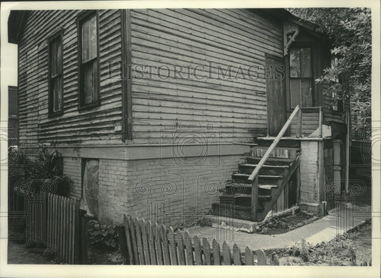 1978 Milwaukee condemns house at 1515 S. Barclay. - Historic Images