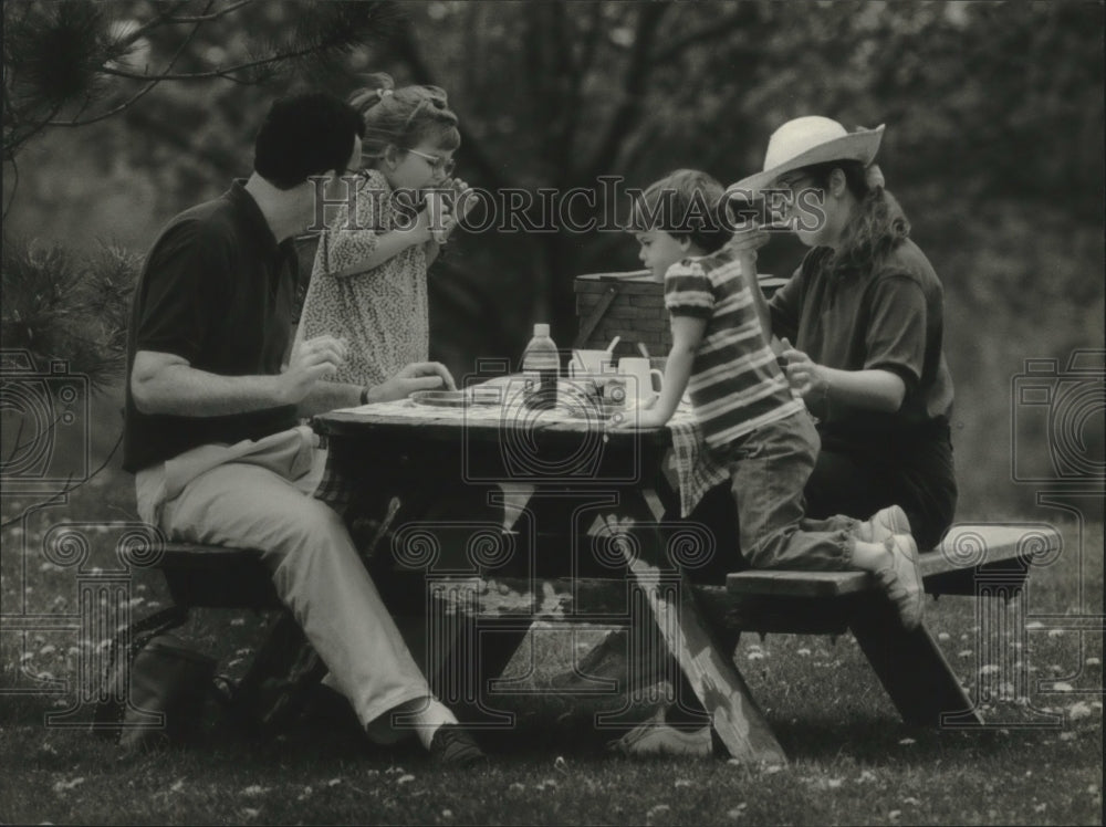 1994 Doug, Jane, Caroline &amp; Eleanor Hagerman enjoy Bay View Park-Historic Images
