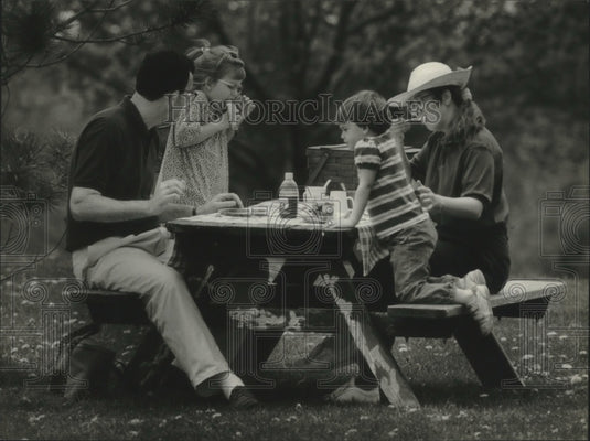 1994 Doug, Jane, Caroline & Eleanor Hagerman enjoy Bay View Park-Historic Images