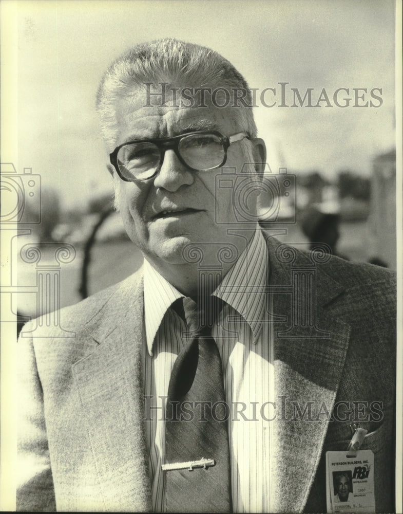 1981 Press Photo Elsworth Peterson, Peterson Builders Inc., president, Wisconsin - Historic Images