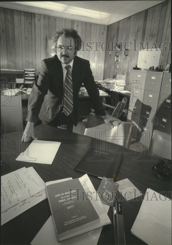 1979 Press Photo Superintendent of Unified School District Frank Parsons - Historic Images