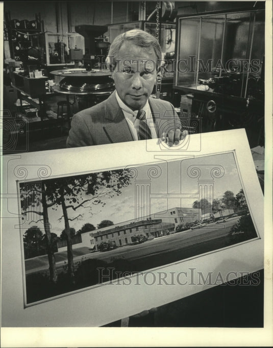 1986 Press Photo John Iverson president of Custom Products Corp. Menomonee Falls - Historic Images