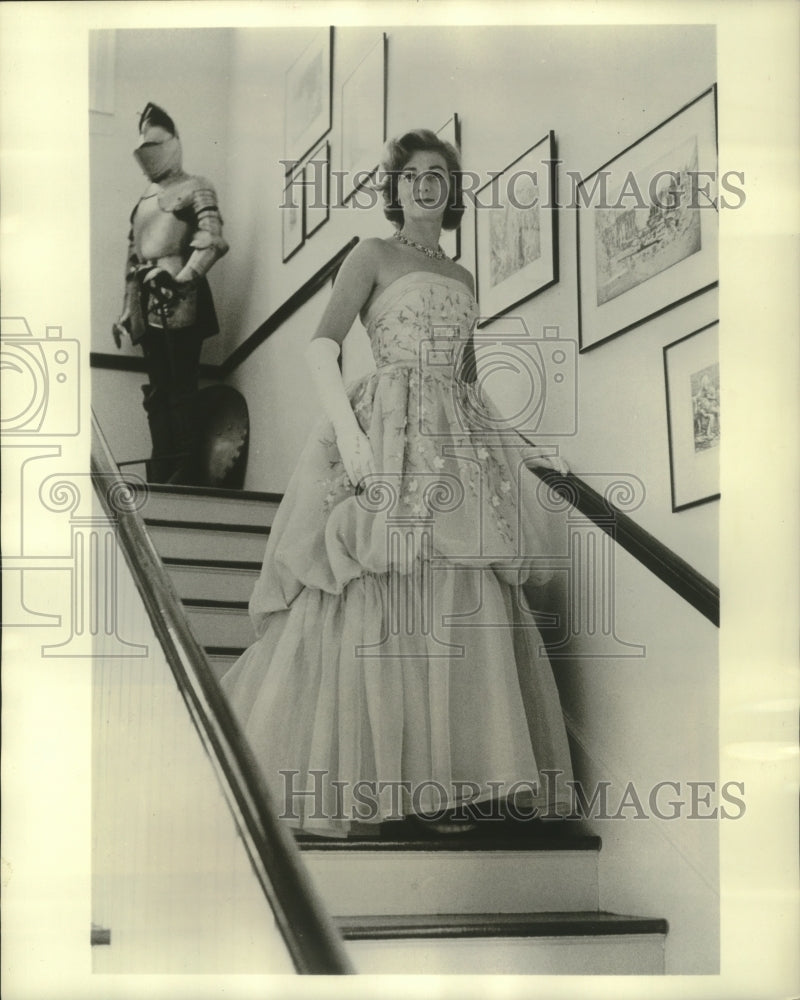 1962 Mrs. Claiborne Pell dressed in diamonds at the White House-Historic Images