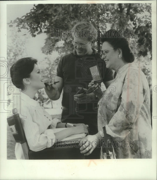 1981 Press Photo Olive Osmond and Marie with makeup man Ben Nye - mjb83429 - Historic Images