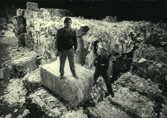 1985 Press Photo Arnold Peitz & Harry Peiz, owners of Peitz Bros Waste Material - Historic Images