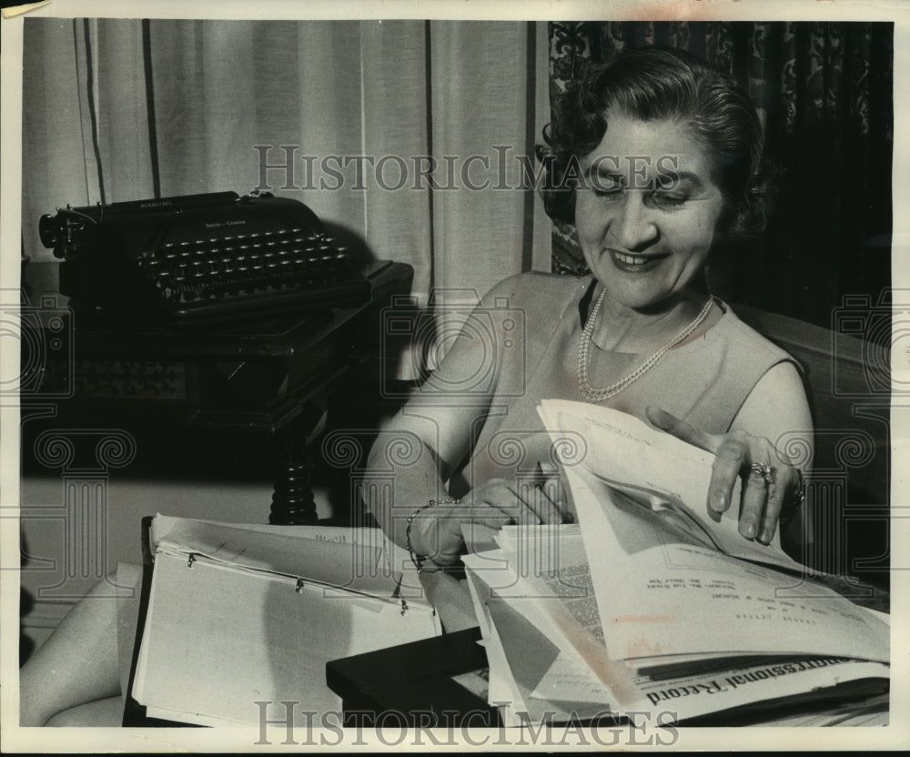 1964 Press Photo Mrs. Kirk Petshek considers league business - mjb83918 - Historic Images