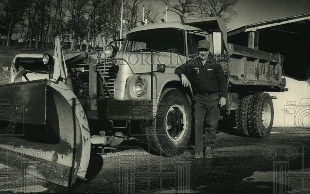 1988 Highway Superintendent Robert Stevens & truck, Pewaukee - Historic Images