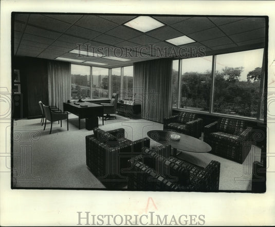 1975 Press Photo Henry Harnischfeger's office in Bishop Woods, Brookfield - Historic Images