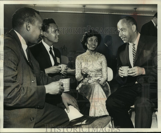 1963 Press Photo Dr. William Jenkins and students at reception, UW-Milwaukee - Historic Images