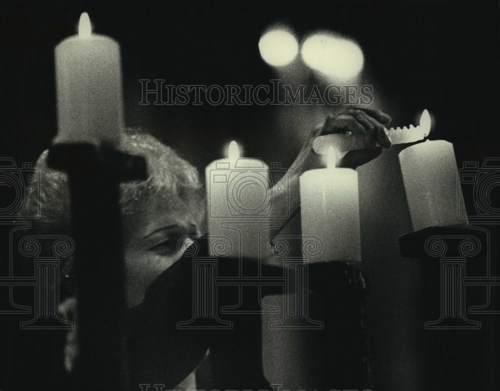 1991 Press Photo Irene Wolnerman, holocaust survivor, during Yom Hashoah-Historic Images