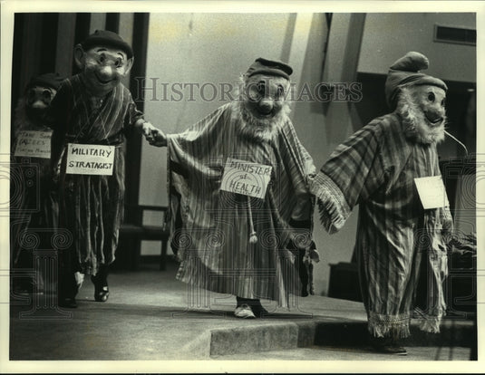1991 Congregation Beth Israel's parody miniatures in Milwaukee - Historic Images