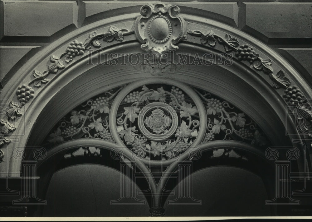 1984 Architectural design in Milwaukee Historic Iron Block Building-Historic Images