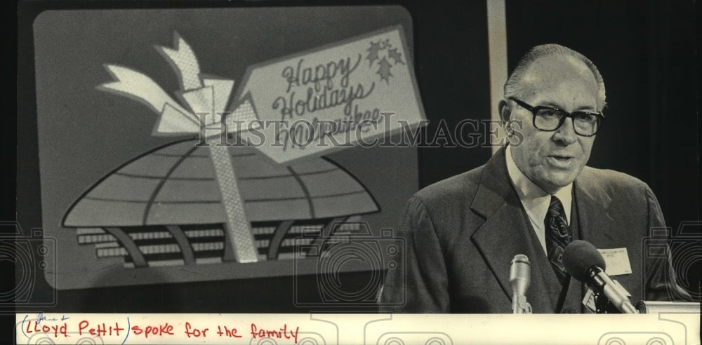 1986 Press Photo Lloyd Pettit spoke for the family; Milwaukee - mjb84278 - Historic Images