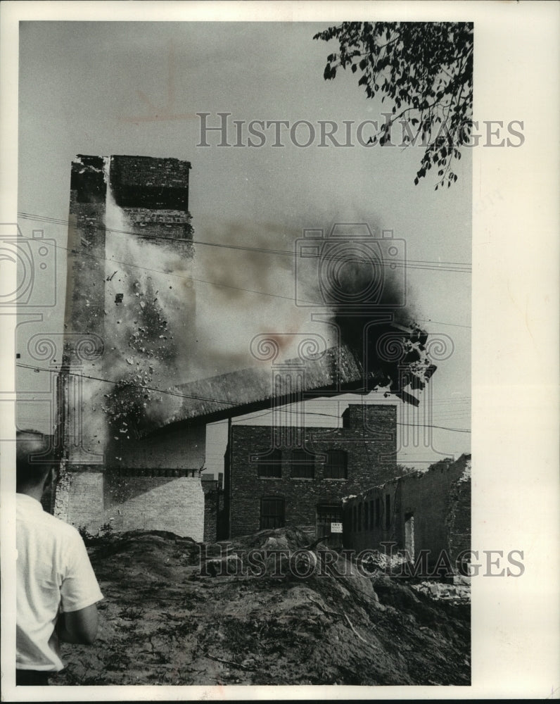 1961 Press Photo Chimney Falls as crew clears land for redevelopment, Milwaukee-Historic Images