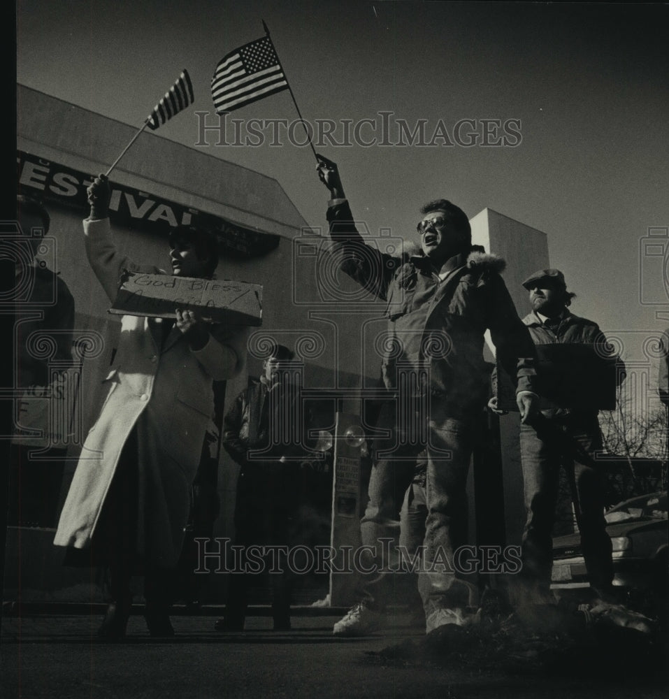 1991 Iraqi flag burns near Performing Arts Center, Milwaukee-Historic Images