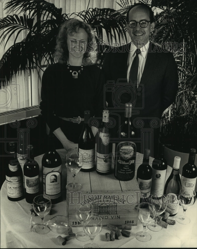 1989 Press Photo Grape Lakes Food &amp; Wine Fest organizers Pam Percy &amp; John Burns - Historic Images