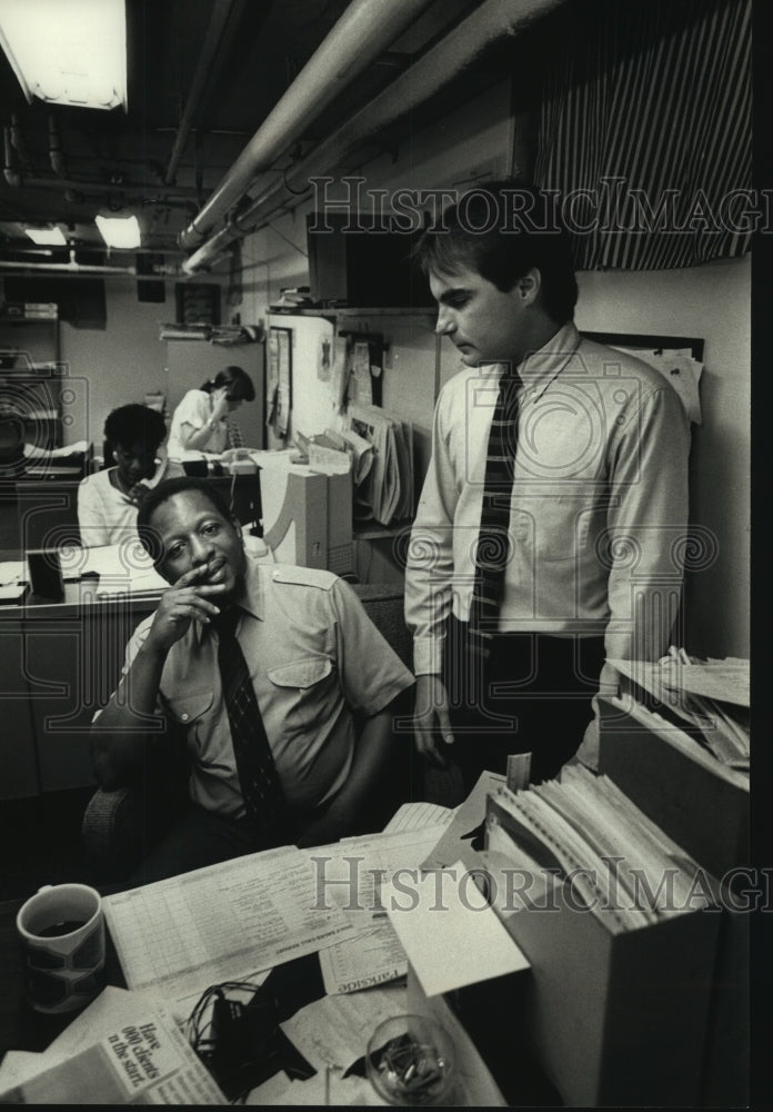 1989 Press Photo Scott Peeples and Nasir Mahmoud of the Times - mjb84501 - Historic Images