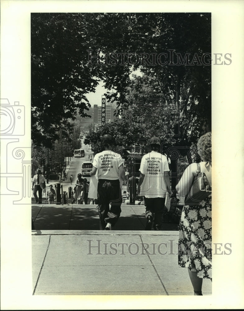 1981 Karen and Rosalyn descending Capitol Steps, Wisconsin-Historic Images