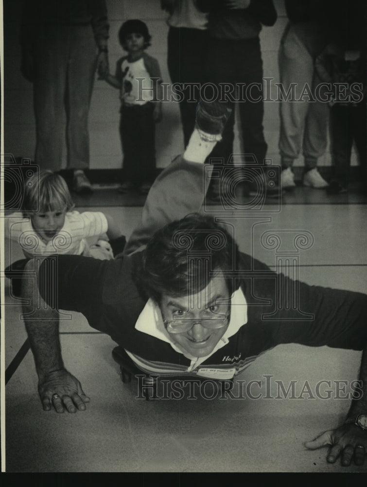 1984 Wilson Elementary School Family Physical & Fiscal Fitness - Historic Images