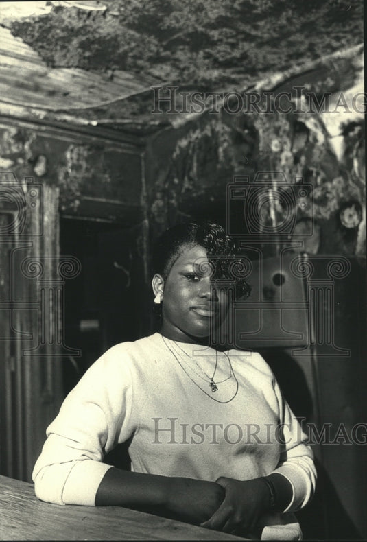 1988 Angela Horton 13, Milwaukee, returns home after saving siblings-Historic Images